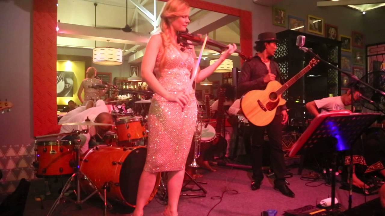 Helga Violin with Saharadja
