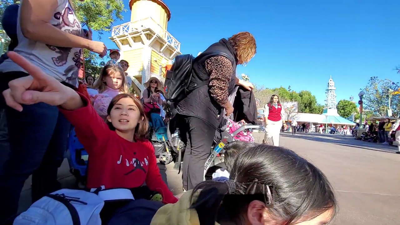 Disney iViva Navidad..好歡樂的遊行｜Disney California Adventure 洛杉磯ep81