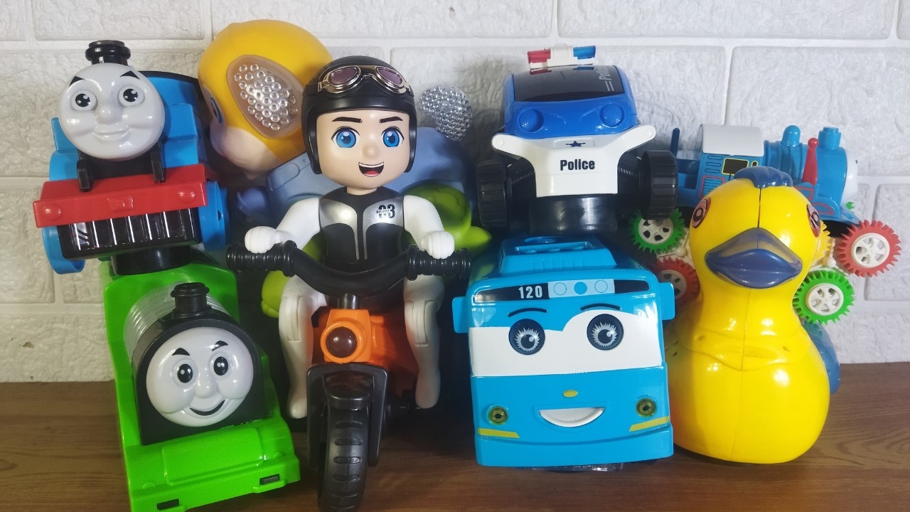 Colecci&oacute;n de juguetes coloridos: trenes, autos y lindas amigas.