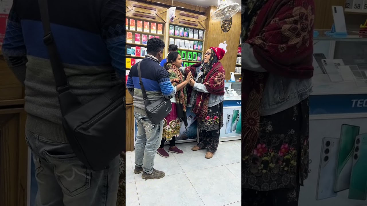সুন্দরী মেয়ে কিভাবে চুরি করল ফোন দেখুন