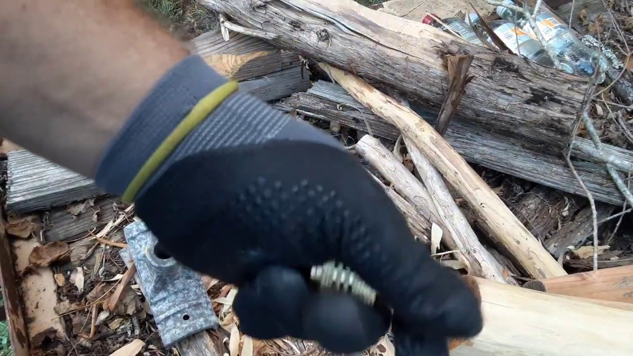 Spyderco Manix 2 Cruwear beat down, is it all that and why it's one of my favorite tool steels.