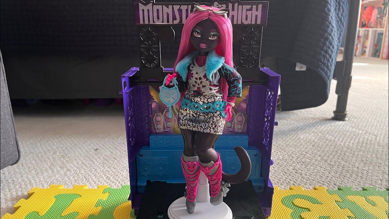 Monster High Skulltimate Secrets 6 Hauntlywood Mysteries Catty Noir Doll Unboxing Review