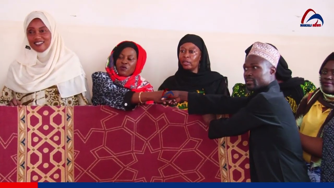AGNESS MARWA AKABIDHI BUSATI ,TENDE,KANZU KWENYE MISIKITI MUSOMA MJINI.