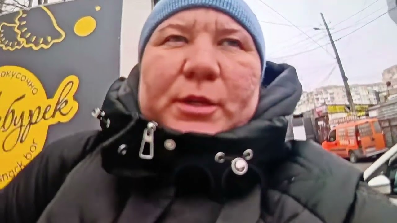 Засранка с губой  привезли кошек в сарат,ни детей ни мужа.Носятся с кошками.Подпишитесь и лайк. 