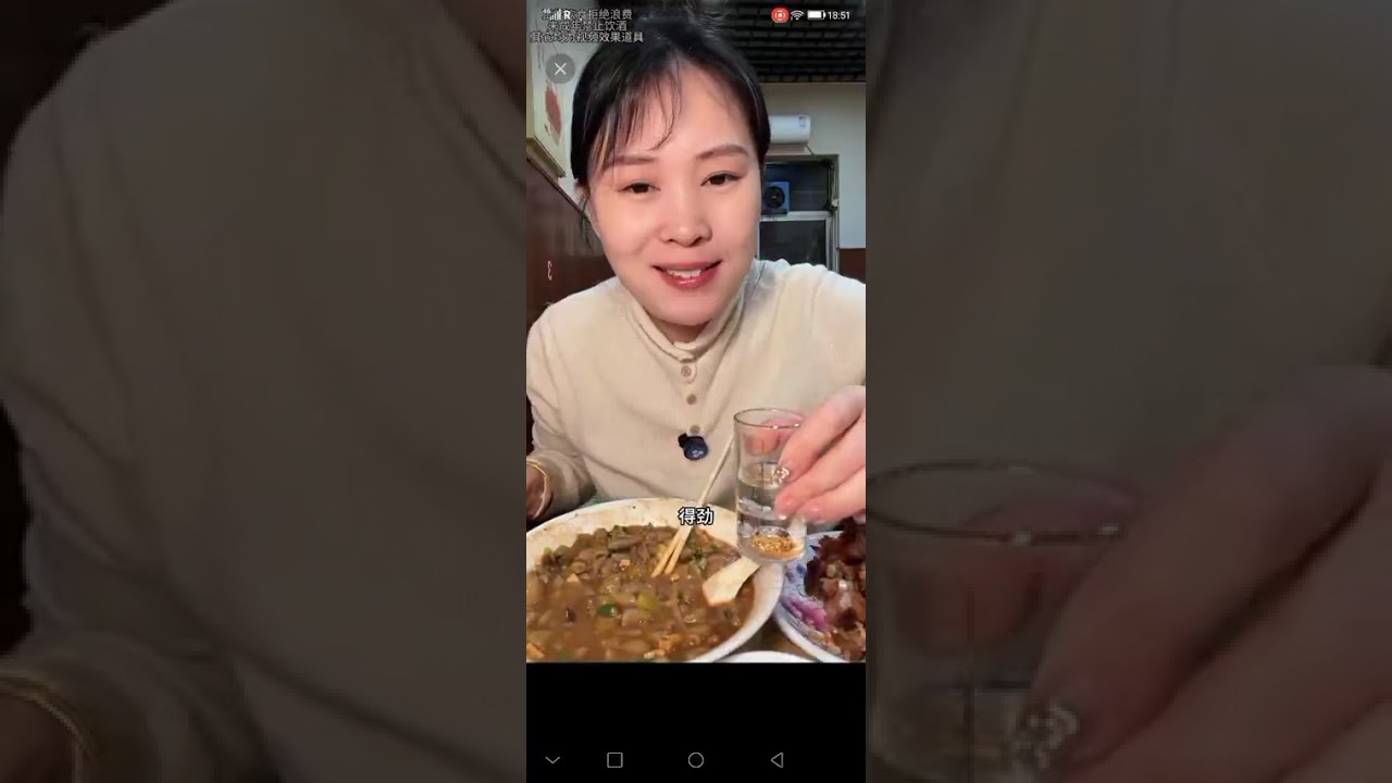 卤猪蹄，羊肉汤，还有臊子面配小酒。