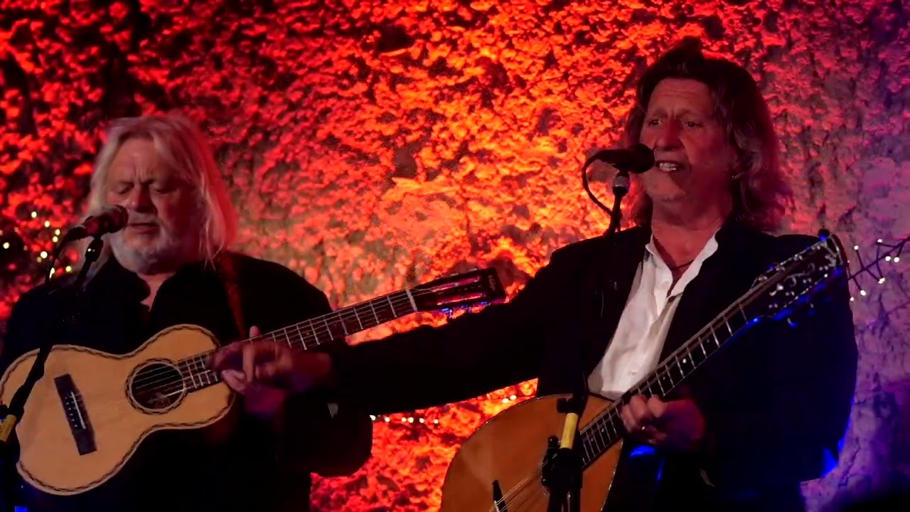 Show of Hands with Track Dogs 'Columbus Didn't Find America' From 'The Dog Show Sessions' live.