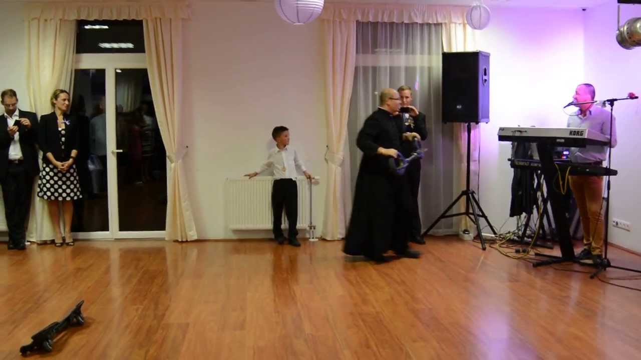 A rédicsi gördeszkás pap lakodalomban hanggal