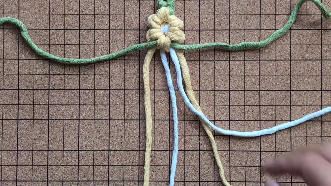 Tutorial de llavero de flor en macramé