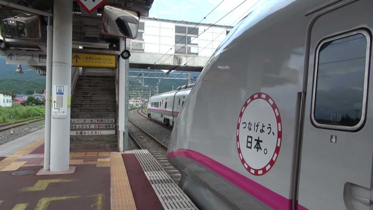 田沢湖駅で秋田新幹線E3系の交換
