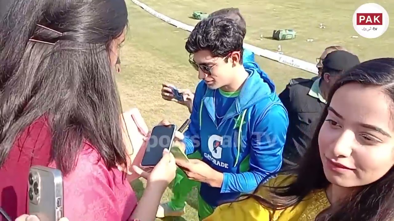 Girls impressed with Naseem shah personality