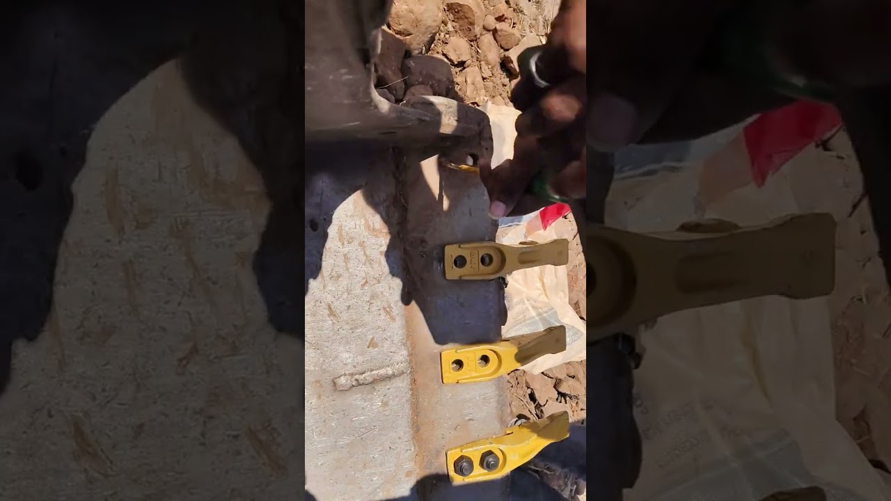 👍jcb 3dx teeth changing 👍👍#viral #automobile #excavator #jcb #reels #tractor #trending #trendingshor
