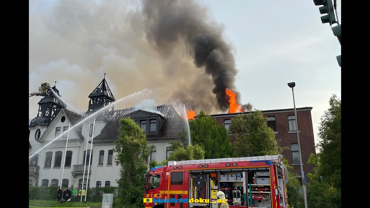 2023-05-21 Herzogenrath: Dachstuhl in Vollbrand