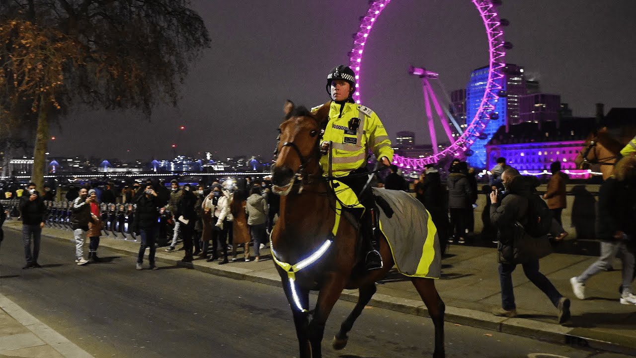 Police order London New Year revellers to go home as some defy Covid-19 restrictions