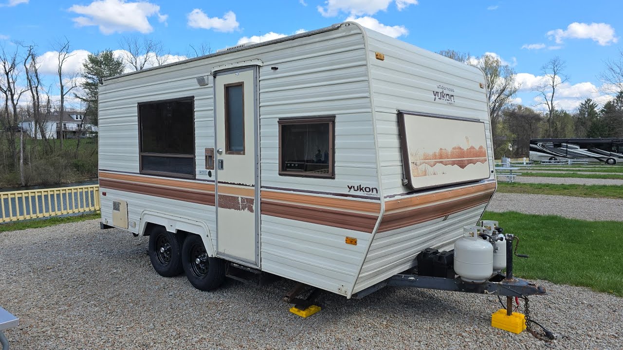 FOR SALE - 1988 Fleetwood Prowler 20 foot Camper - $3,250