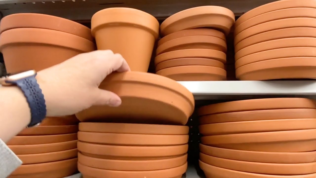 Spread paint on a pot lid for this BRILLIANT front porch idea!