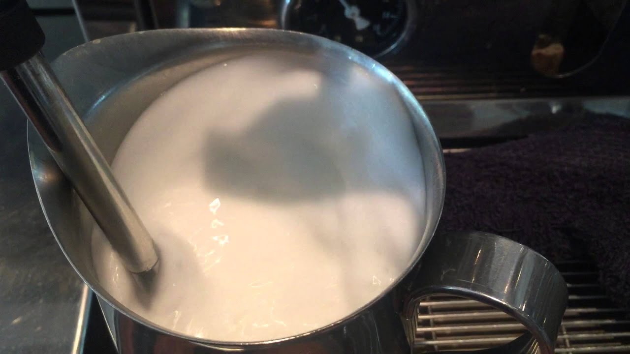 Dritan`s autosteamer: how to froth the milk with Barista Dritan Alsela method