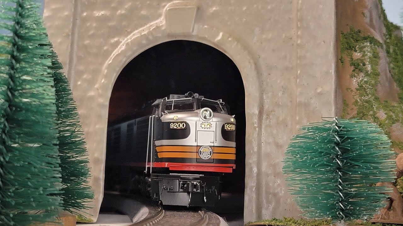 SP Slab Turbine Hauling A Manifest Down The Rails. #train #railway #modelrailroad 