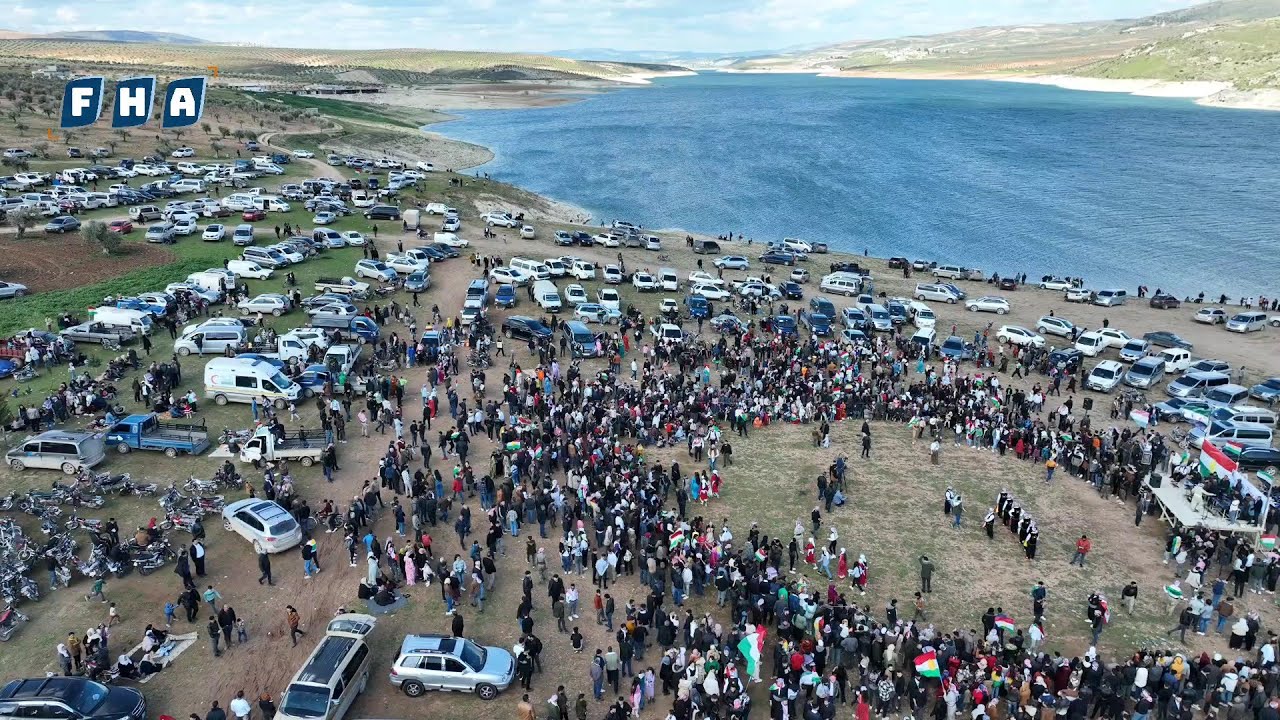 أهالي عفرين يحتفلون بعيد النوروز في ميدانكي حيث شهد الاحتفال حضوراً حاشداً وتخلله رقصات فلكلورية