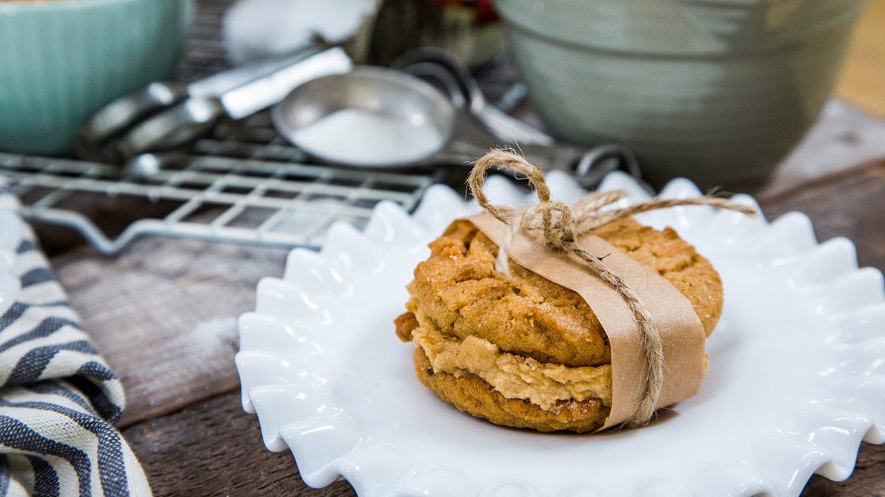Debbie Macomber’s ‘Cedar Cove’ Peanut Butter Sandwich Cookies