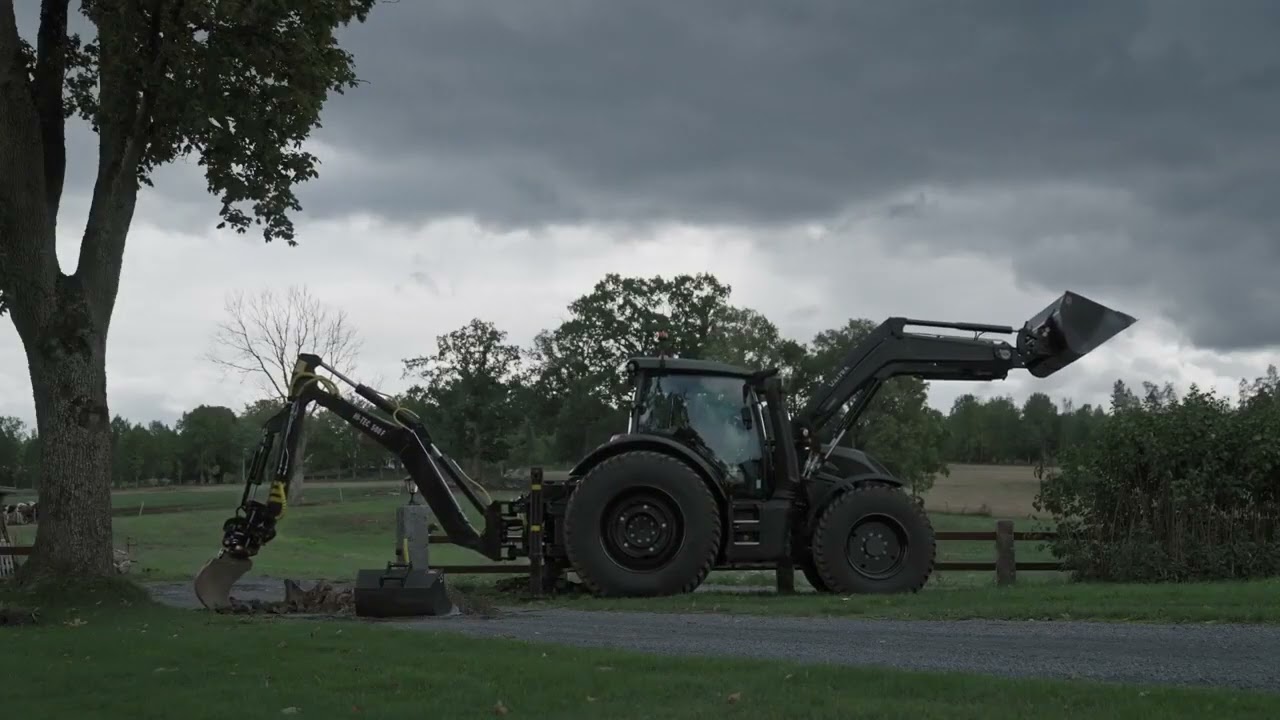 Turn the Valtra Unlimited N175 into a real multi-purpose work machine with a HI-TEC undercut.