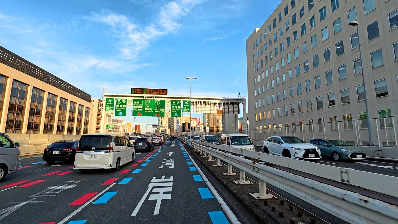 Driving on Shuto Expressway on weekday afternoon, when traffic is fairly heavy  4K
