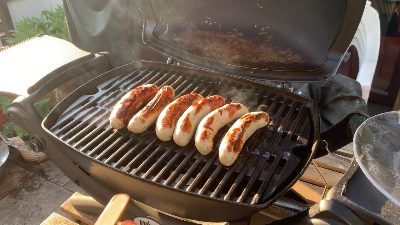 Bratwurst grillen auf dem Gasgrill