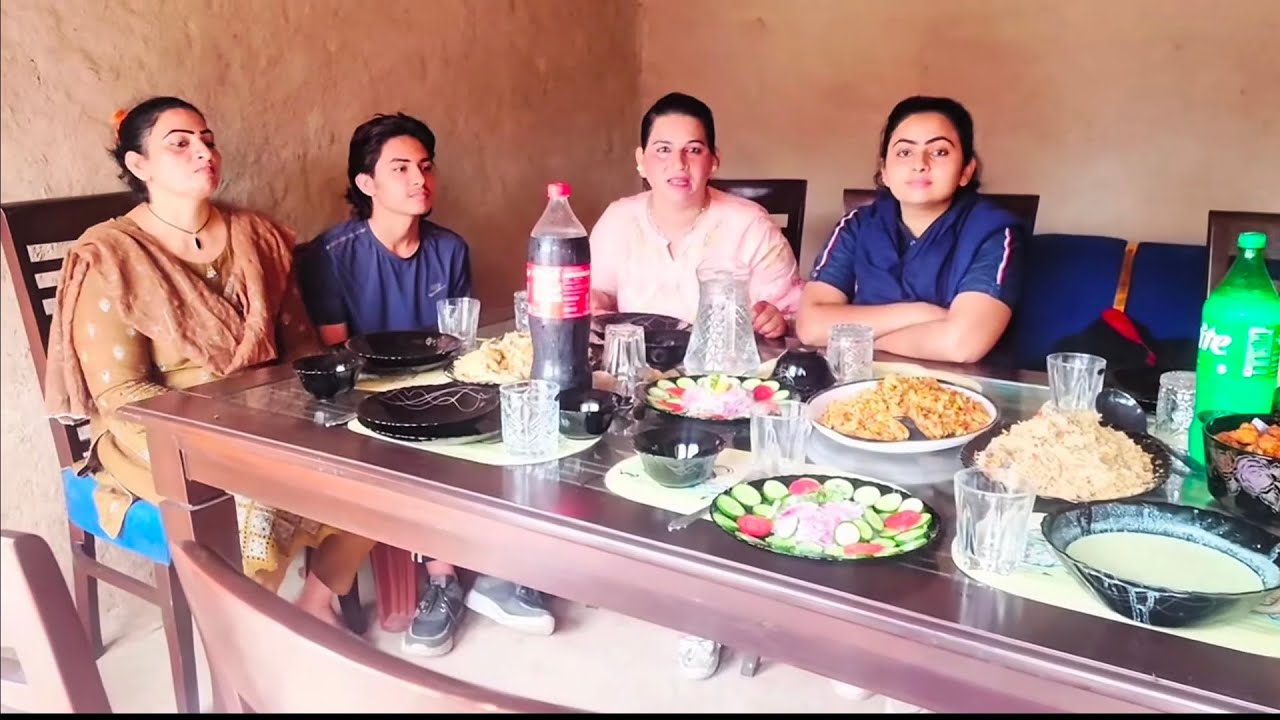GHAR MAIN 5 STAR WALA KHANA//ALIYA MALIK WITH TEAM NEW VILOG 