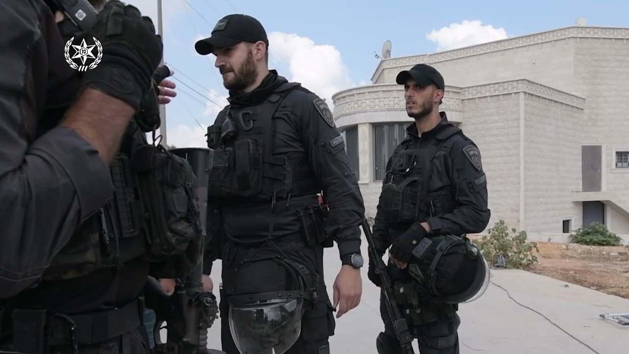 שכונת ג'ואריש הסרת מצלמות פיראטיות בצריח המסגד ברמלה