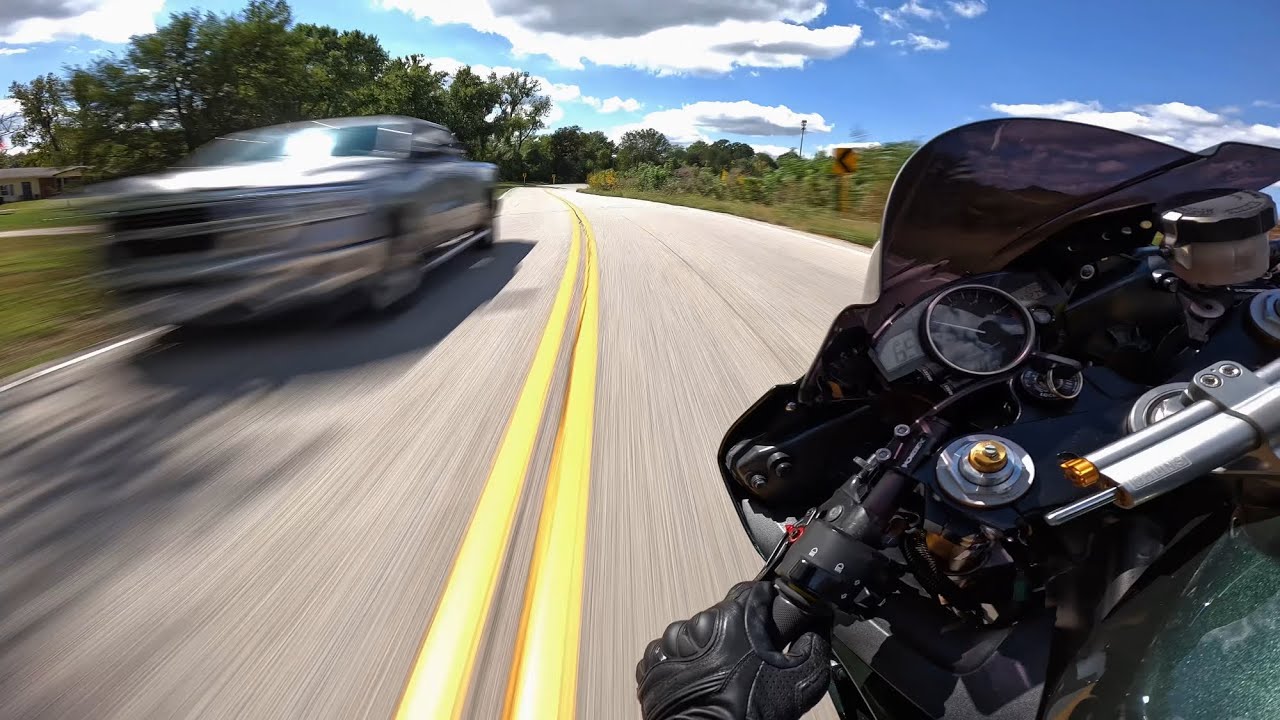 Yamaha R6 SC-Project PURE SOUND cruising through some twisties