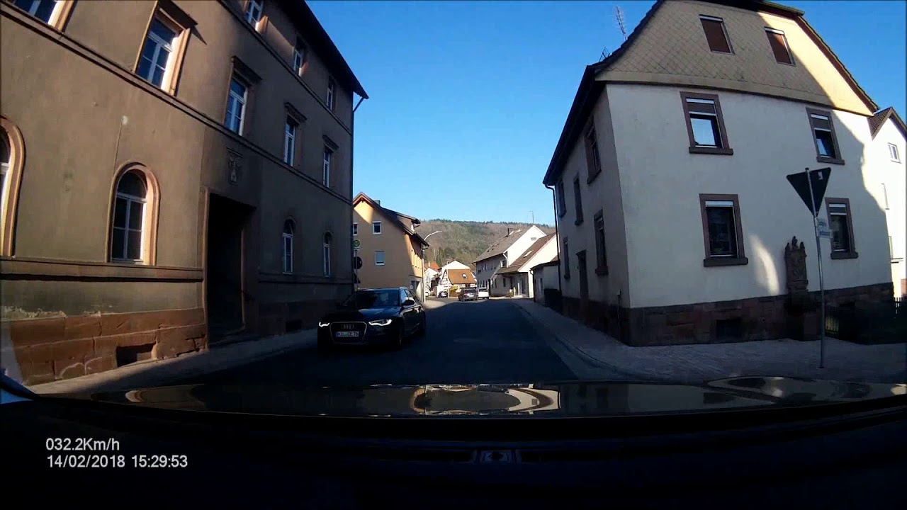 Ortsdurchfahrt im fränkischen Odenwald/MIL: Kirchzell (West rein, Ost raus)