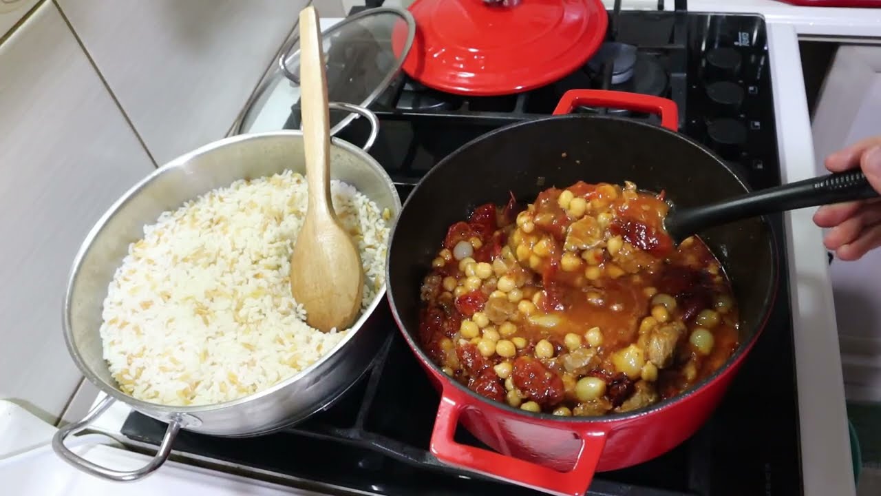 Gjelle me mish e qiqra, qepujka, domate te thara, +  pilaf te mrekullueshem oriz e makarona.