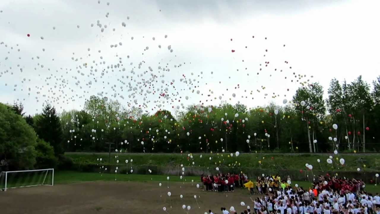 L&acirc;cher de ballons 16 mai 2012 Lyc&eacute;e Claudel.MOV