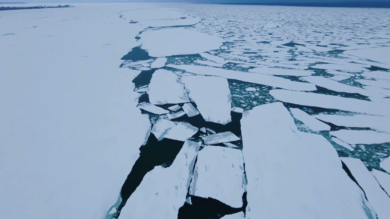Polish Balitc Sea frozen in winter ❄️