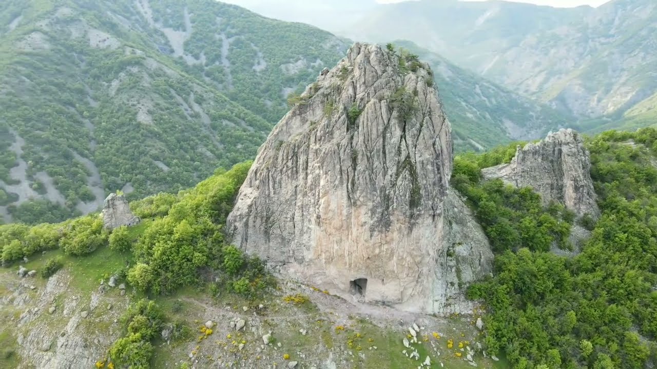 Саръ кая( Жълтия камък)