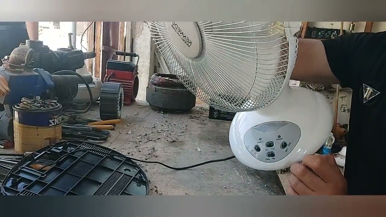 كيفية تبديل بطارية مروحة شحن بكل بساطه..