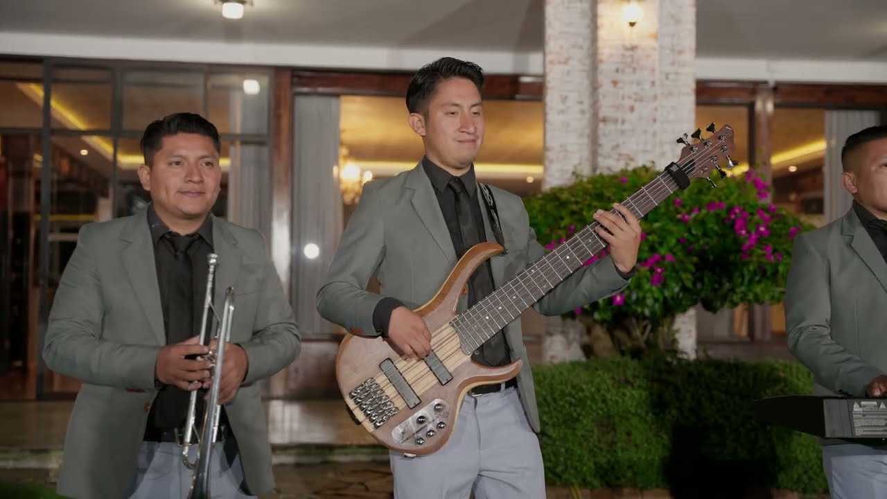 MIRA EL CORDERO DE DIOS - TOMAS MEJIA Y SU GRUPO REGALOS DE DIOS | VIDEO OFICIAL