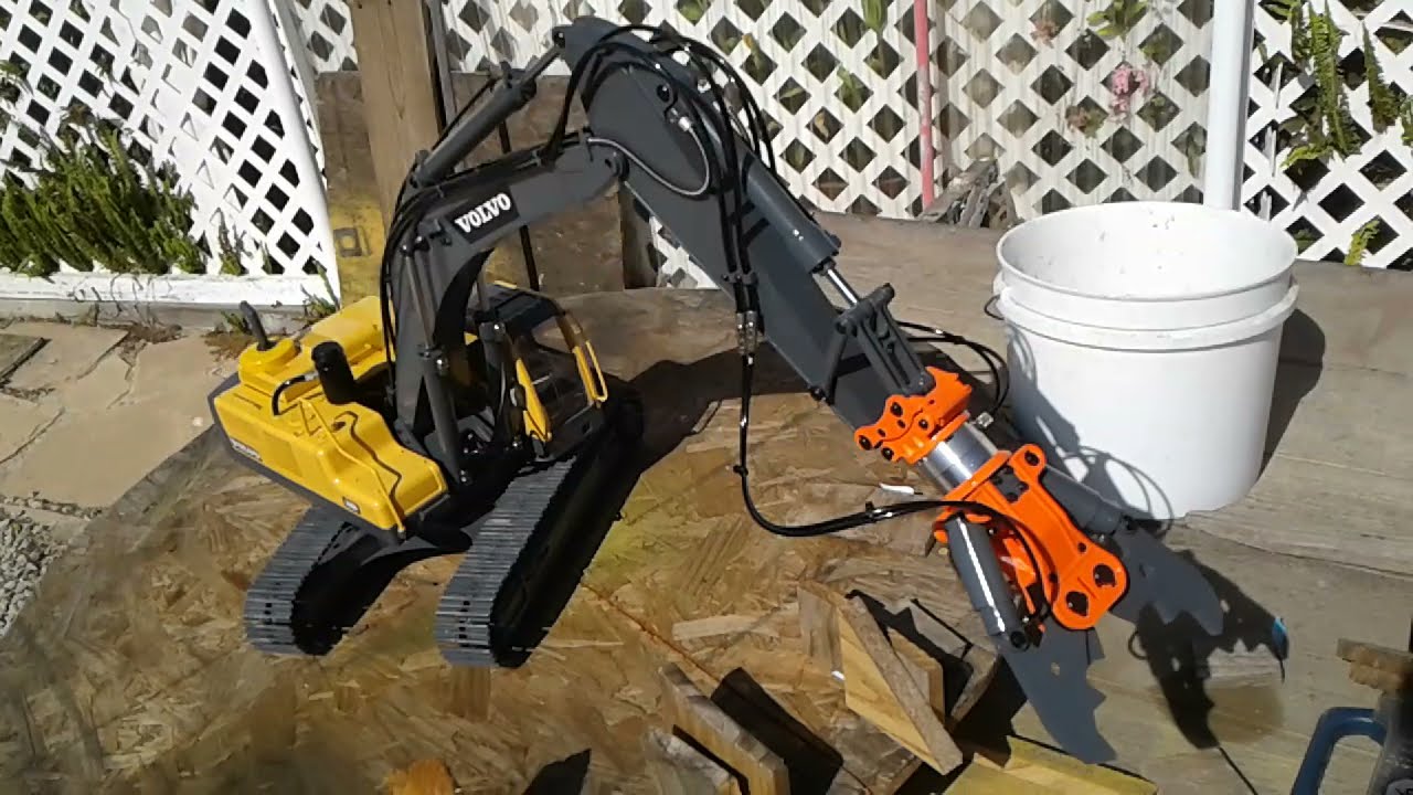 Volvo 1:14 excavator DEMOLITION ,Zetros 6X6 1:14 .