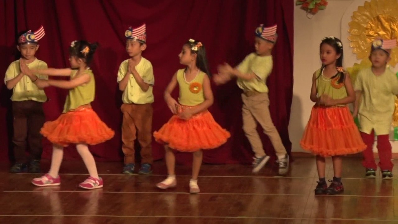 Malay dance performed by Smart Method Kids students