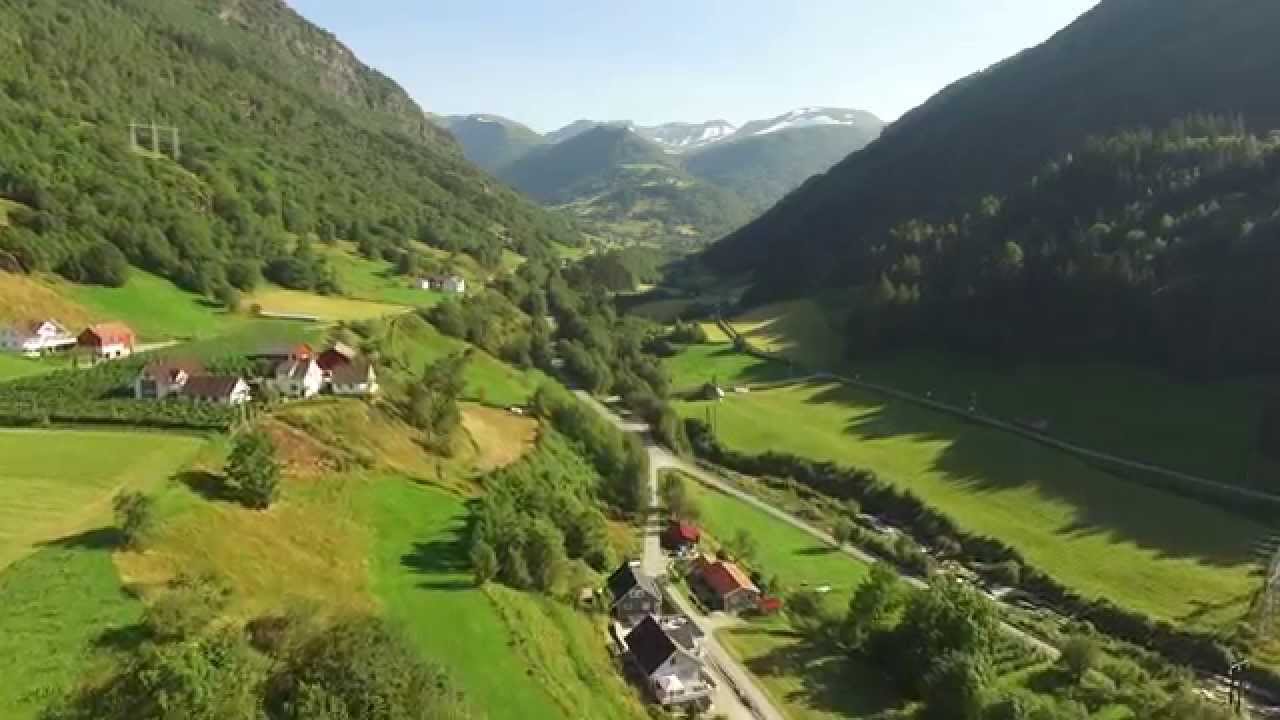 Flytur langs Vikjaelva, Vik i Sogn