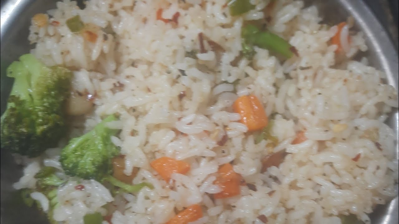 Quick and tasty recipe with leftover rice #leftoverrice #brocoli #vegrice #ricerecipe #friedrice