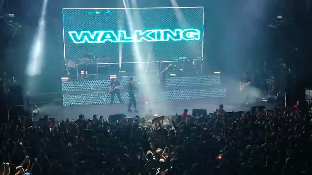 bmth sleepwalking live stgo chile 12-12-2022