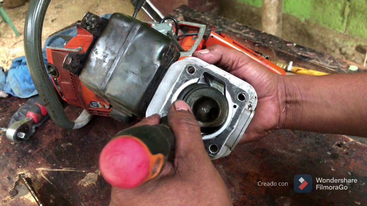 huskvarna 61,como limpiar el motor(how to decarbonize husqvarna chainsaw) mantenimiento de piston