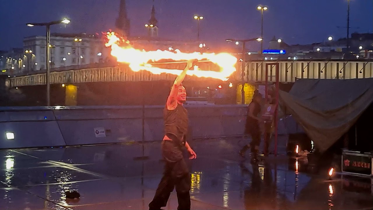 17.07.2021 linzer pflasterspektakel...samba + feuershow bei wolkenbruch