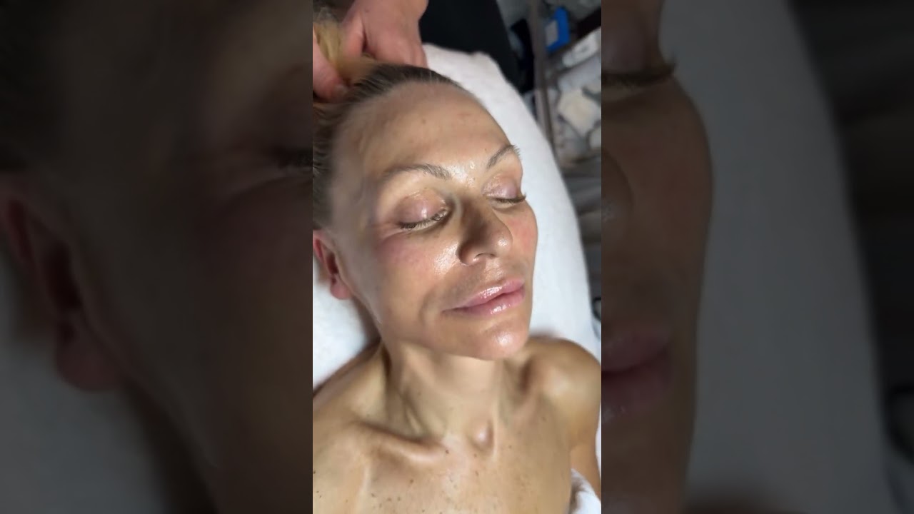OxyLift Biologique Recherche Facial is perfect to shake off the winter dullness, erase the fine line