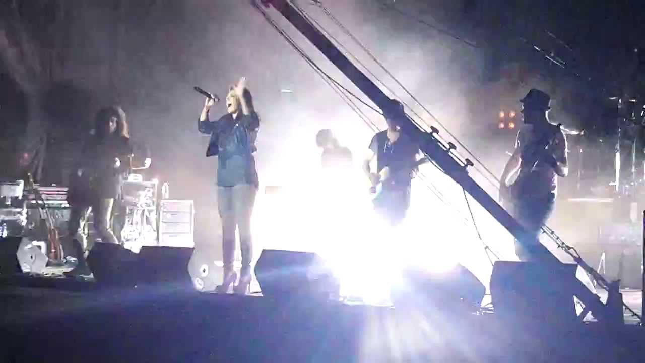 Ewa Farna - Uwierzyć 4.05.2013 Brzeg