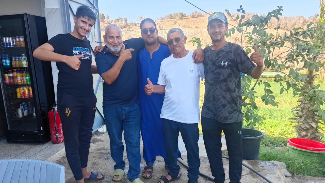عدنا لكم من مزرعة عبدالنبي شوفو الأجواء مع عمي طيب والأصدقاء 