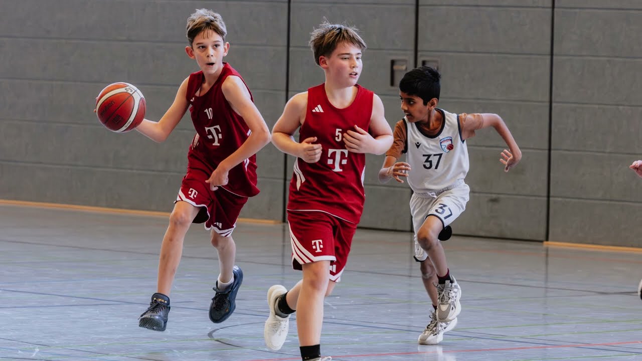 U12 Bilder in Video von 010326
