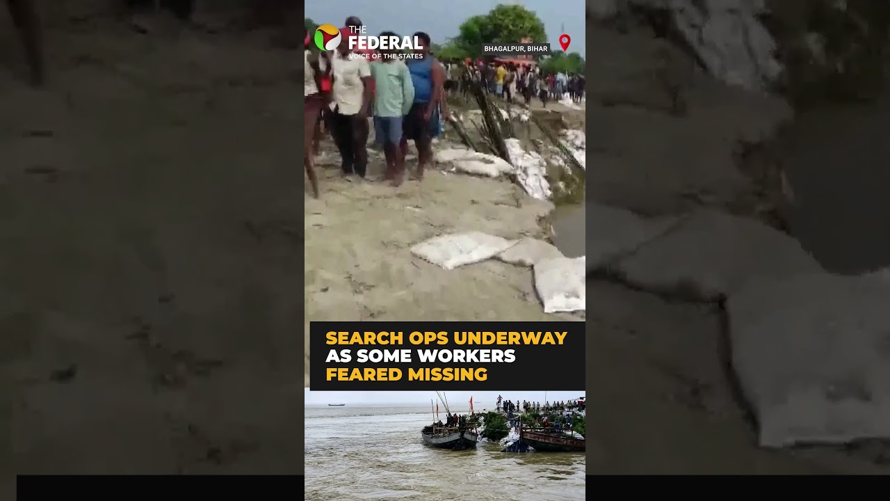 Bihar: Boat carrying workers capsizes during embankment repair | #shorts