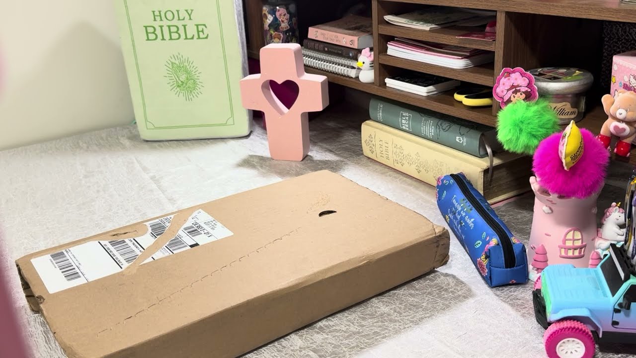 Unboxing Two Beautiful Bibles @AdventuresWithScripture 
