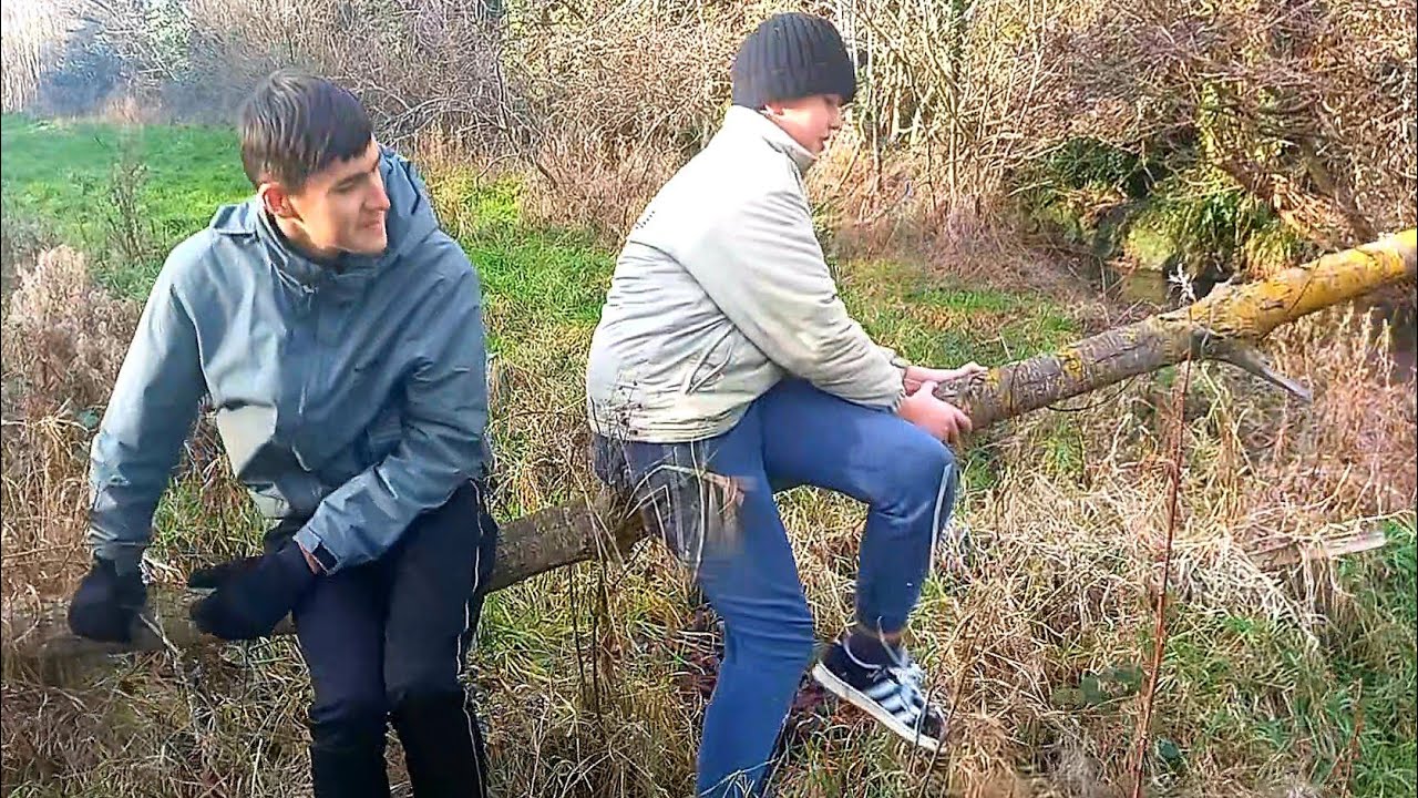 Саймон и Алекс на магнитной рыбалке.